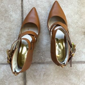 Tan Michael Kors heels size 6.5